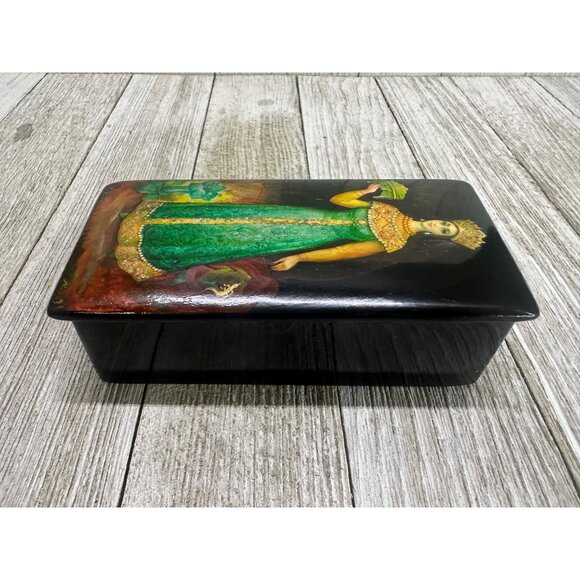 Vtg Russian Lacquered Trinket Jewelry Box Wood Painted Woman Black Hinged Lid 4" - Picture 2 of 15